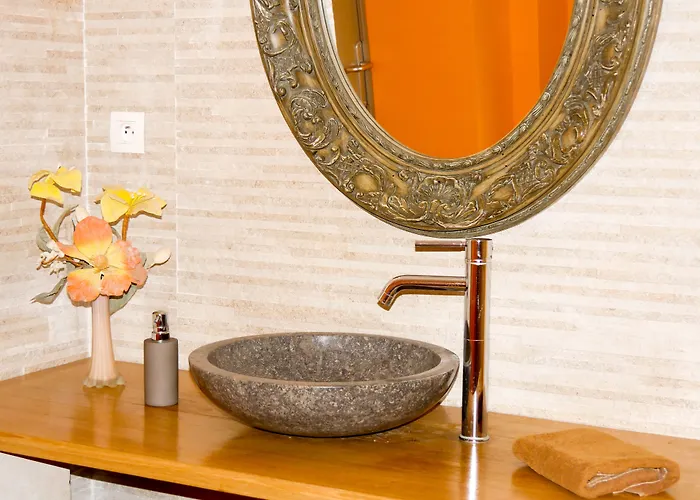 Hotel Logis Du Valburgeois Sainte-Gauburge-Sainte-Colombe