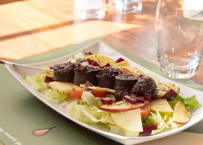 Logis Du Valburgeois Hotel 2*