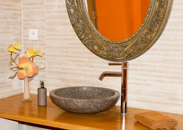 Logis Du Valburgeois Hotel 2*